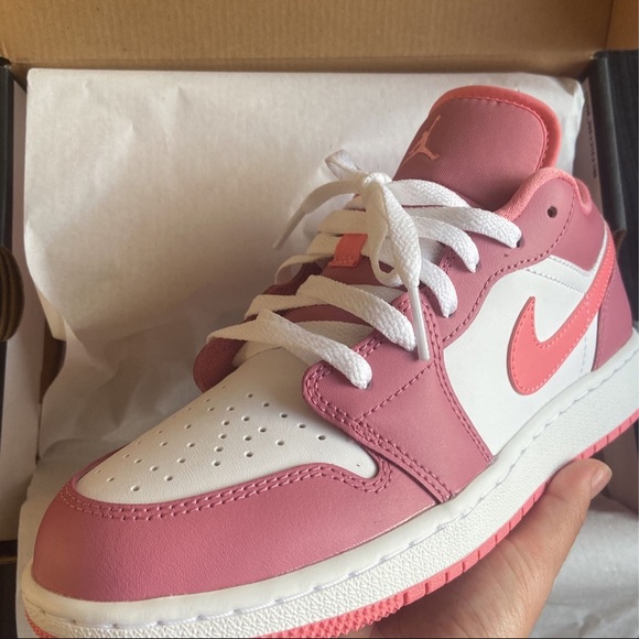 *SOLD* Jordan 1 low GS - Picture 2 of 5